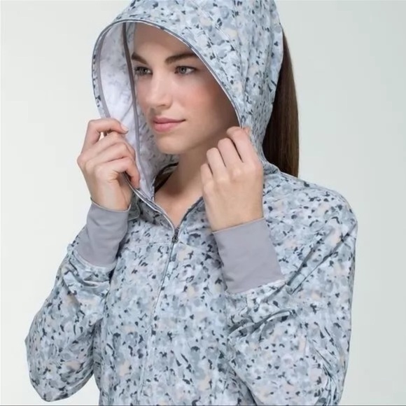 Lululemon Lightened Up Pullover Not So Petite Fleur Silver Spoon/Ambient Grey 6 - Picture 3 of 16